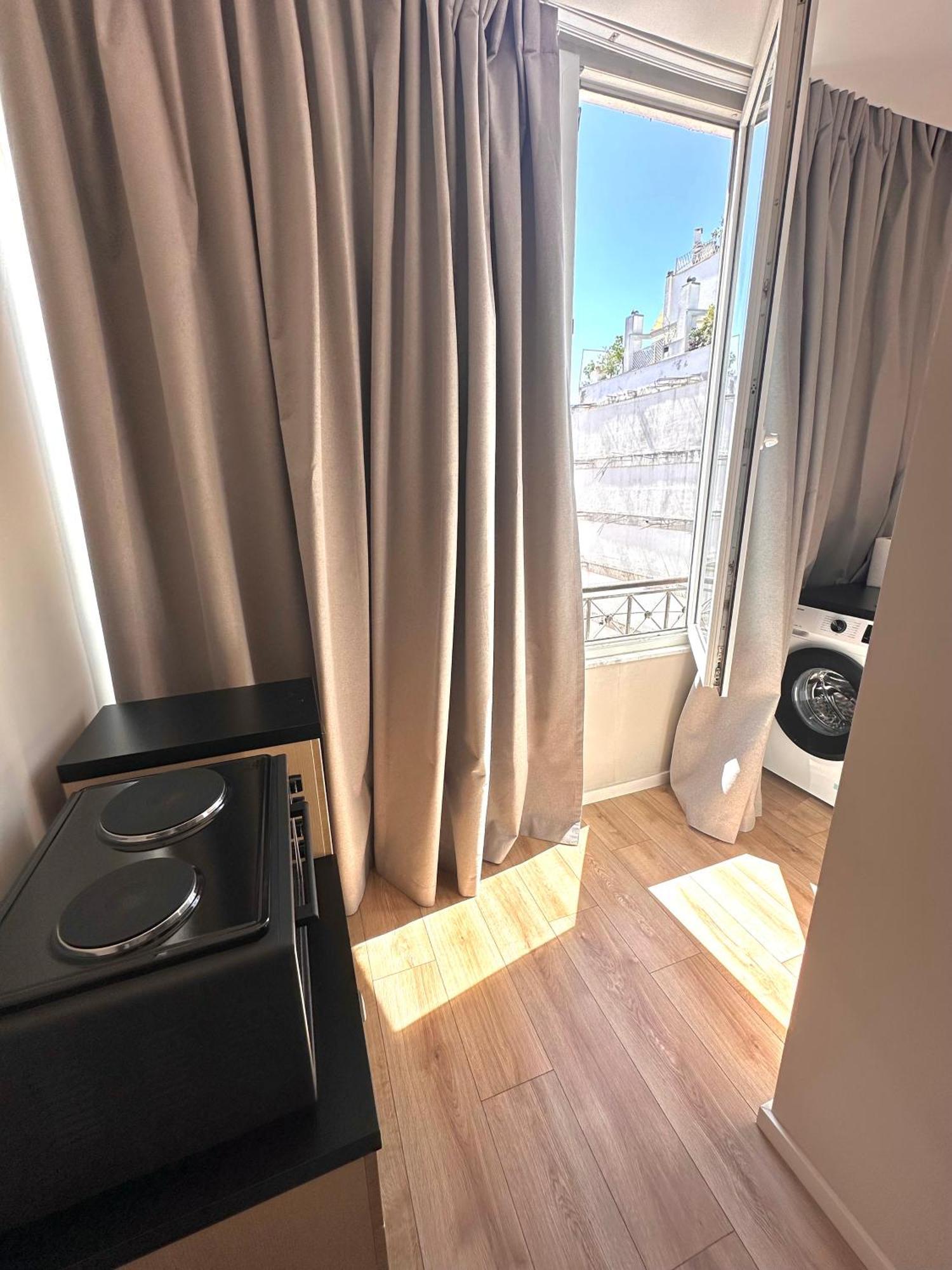 Amazon 8 Guesthouse Тирана Екстер'єр фото
